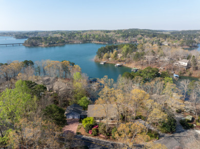 Spacious, Easy Lake Living Along Lake Keowee's Shores - photo 2