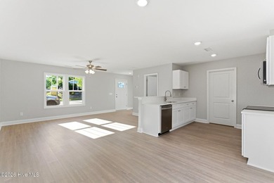 Enjoy the convenience of downtown Wilmington living in this - photo 4