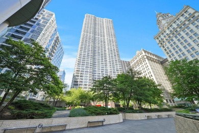 Lake Home Sale Pending in Chicago, Illinois