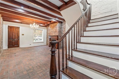 Stunning property where historic charm meets quiet luxury in the - photo 5