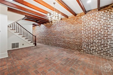 Stunning property where historic charm meets quiet luxury in the - photo 8