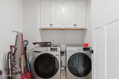 Welcome to your new home!! Like-new construction with the space - photo 32