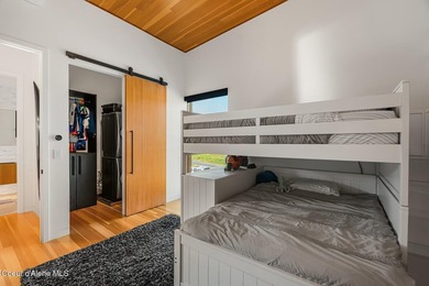 One-of-one WATERFRONT offering on the rare and coveted Gold - photo 37