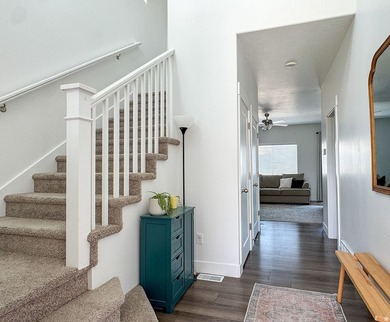 **MOTIVATED SELLERS** Home is VACANT - Easy to Show. This - photo 3