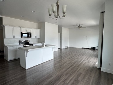 **MOTIVATED SELLERS** Home is VACANT - Easy to Show. This - photo 7