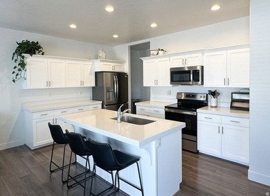 **MOTIVATED SELLERS** Home is VACANT - Easy to Show. This - photo 8