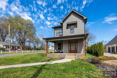 Lake Wylie Home For Sale in Belmont North Carolina