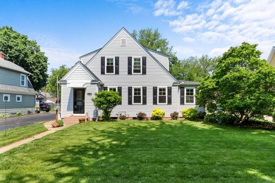 Comus Lake Home For Sale in Delavan Wisconsin