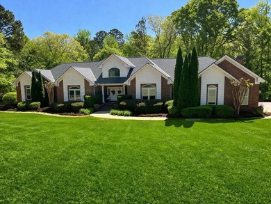 Welcome to refined living in this exceptional private estate - photo 1
