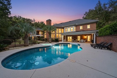 Welcome to refined living in this exceptional private estate - photo 3