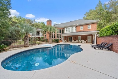 Welcome to refined living in this exceptional private estate - photo 5