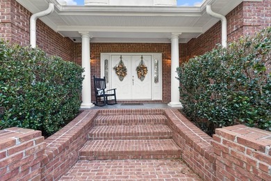Welcome to refined living in this exceptional private estate - photo 9