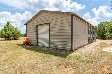 Welcome to your East Texas retreat! This well-maintained 2019 - photo 31