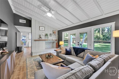 This mid-century modern home in Magnolia Park blends nice - photo 3