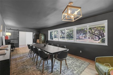 This mid-century modern home in Magnolia Park blends nice - photo 10