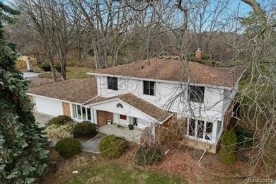 Bloomfield Lake  Home For Sale in West Bloomfield Michigan