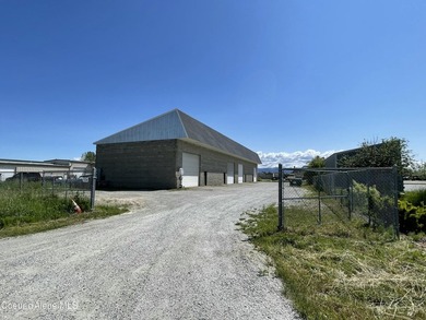 Prime In-Town Location - Versatile industrial-zoned building - photo 8