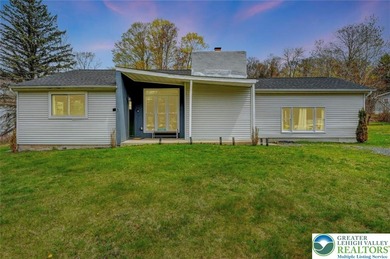 Pocono Lake Home For Sale in Tobyhanna Twp Pennsylvania