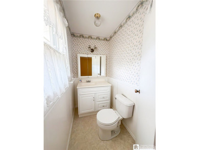 Such a meticulously maintained ranch home in a quaint little - photo 17