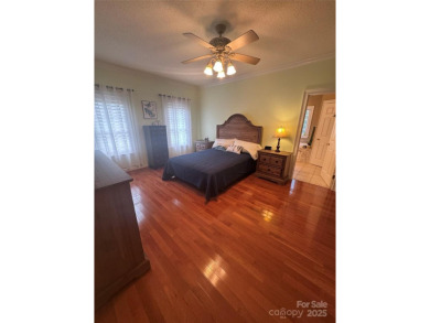 Beautiful all brick ranch home in desirable North Lincoln School