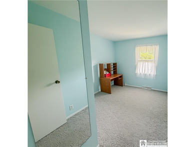 Such a meticulously maintained ranch home in a quaint little - photo 21