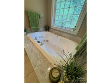 Beautiful all brick ranch home in desirable North Lincoln School