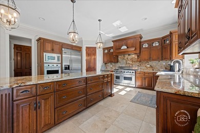 Comfortable luxury living in Cress Creek! Spectacular all-brick - photo 15