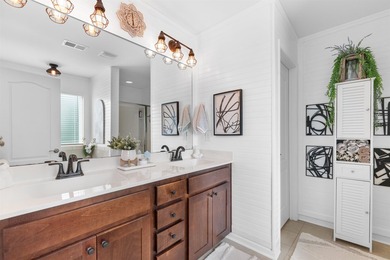 This beautiful, well maintained, three bedroom, 2.5 bathroom - photo 18