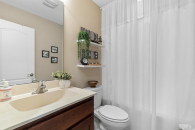 This beautiful, well maintained, three bedroom, 2.5 bathroom - photo 24