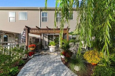 This beautiful, well maintained, three bedroom, 2.5 bathroom - photo 32
