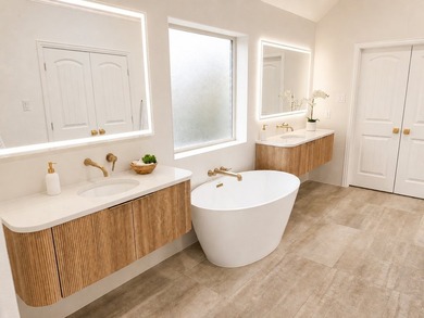 Exquisitely updated 4-bedroom, 1.5-story custom home in a gated - photo 8
