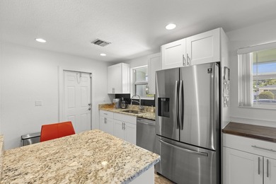 Fully renovated WPB pool home - gutted to the studs in 2017 - photo 13