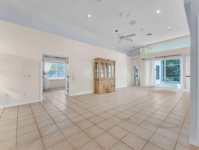 This beautifully maintained 2-bedroom, 2-bath single-story home - photo 15