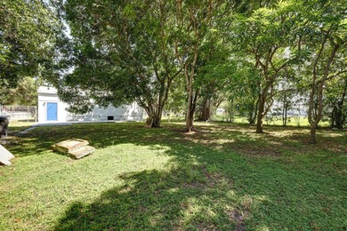 Check out this 3 BED 1 BATH home on a HUGE lot in Fort Pierce! - photo 15
