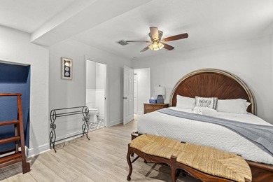 Fully renovated WPB pool home - gutted to the studs in 2017 - photo 16
