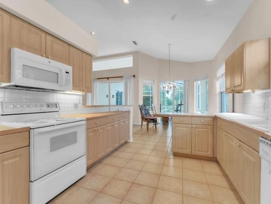 This beautifully maintained 2-bedroom, 2-bath single-story home - photo 21