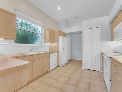 This beautifully maintained 2-bedroom, 2-bath single-story home - photo 22