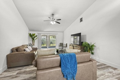 Fully renovated WPB pool home - gutted to the studs in 2017 - photo 25