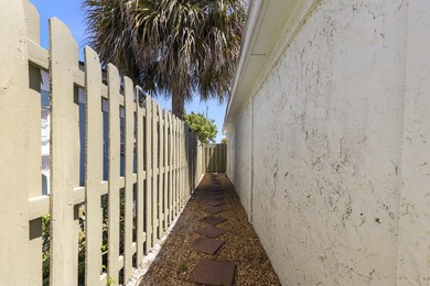 Fully renovated WPB pool home - gutted to the studs in 2017 - photo 31