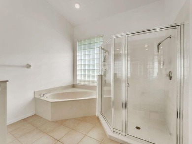 This beautifully maintained 2-bedroom, 2-bath single-story home - photo 31