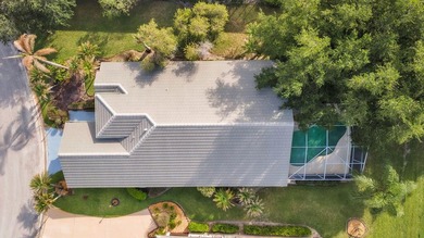 This beautifully maintained 2-bedroom, 2-bath single-story home - photo 40