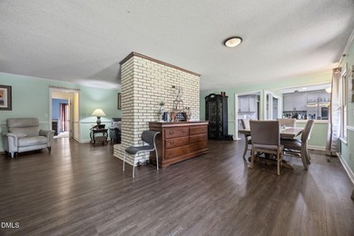Back on the market due to no fault of the seller! Set on over - photo 8