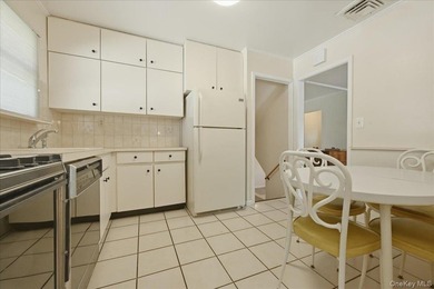 Enjoy the best of the LONG BEACH LIFESTYLE in this SPACIOUS - photo 11