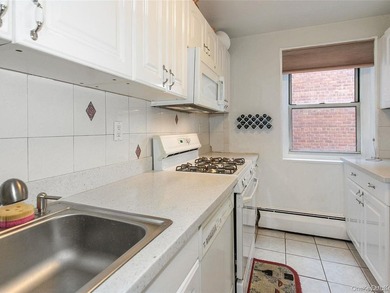 LARGE JR-4 CONVERTED TO A TRUE 2 BEDROOM! LOCATED IN THE HEART - photo 13