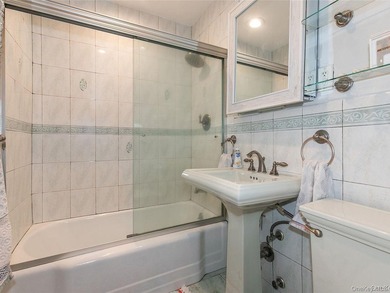 LARGE JR-4 CONVERTED TO A TRUE 2 BEDROOM! LOCATED IN THE HEART - photo 15