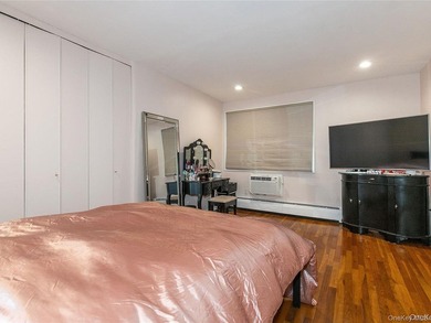 LARGE JR-4 CONVERTED TO A TRUE 2 BEDROOM! LOCATED IN THE HEART - photo 17