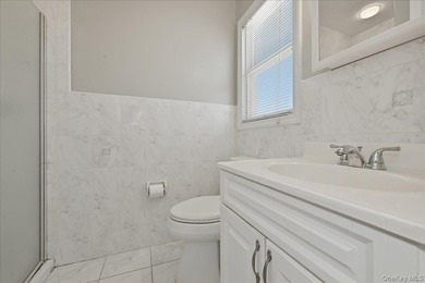 Enjoy the best of the LONG BEACH LIFESTYLE in this SPACIOUS - photo 17