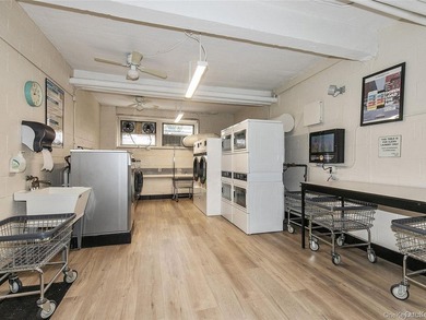 LARGE JR-4 CONVERTED TO A TRUE 2 BEDROOM! LOCATED IN THE HEART - photo 19