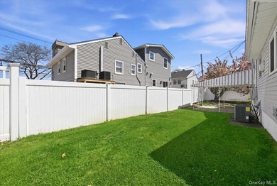 Enjoy the best of the LONG BEACH LIFESTYLE in this SPACIOUS - photo 27