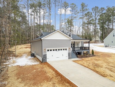 Beautifully crafted 3BR/2BA home set on a private lot in the - photo 32